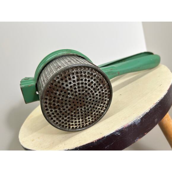 MCM Green Enamel Ricer-Masher VTG baby food processor - Kitchen Decor, Prepping - Picture 5 of 7